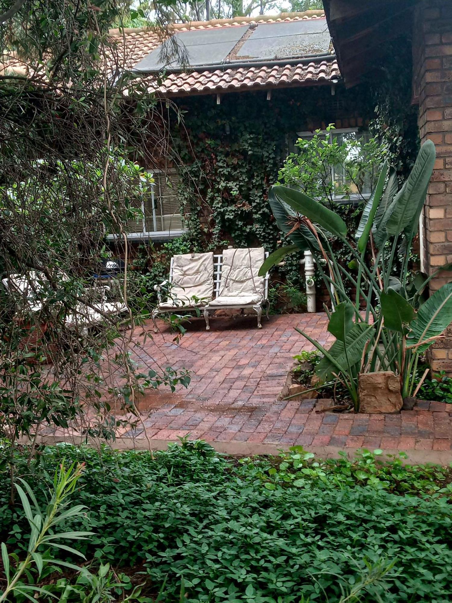Emerald Guest House Springs Exterior photo